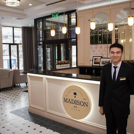 Madison Ave Hotel Bisjkek Eksteriør bilde