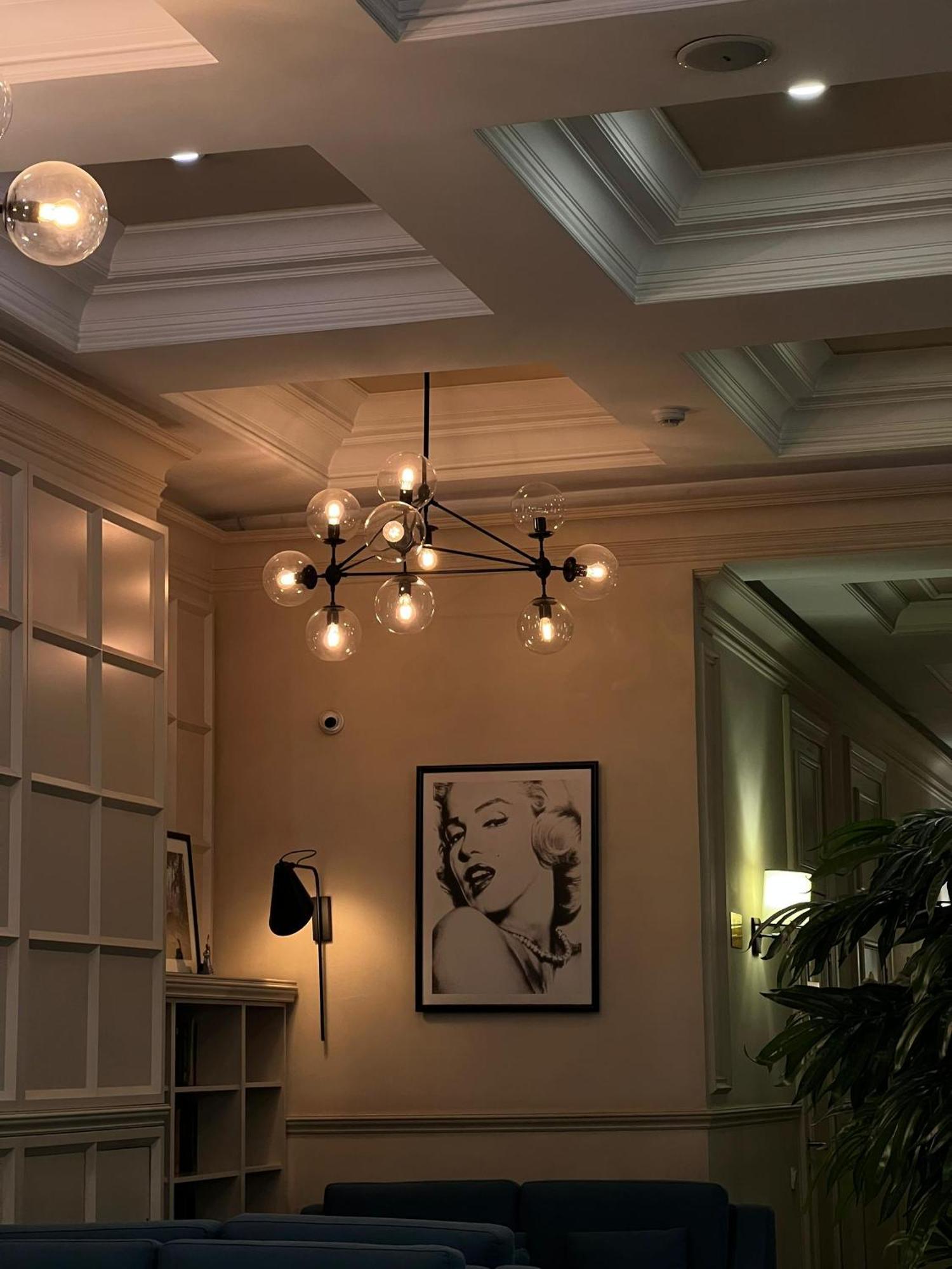 Madison Ave Hotel Bisjkek Eksteriør bilde