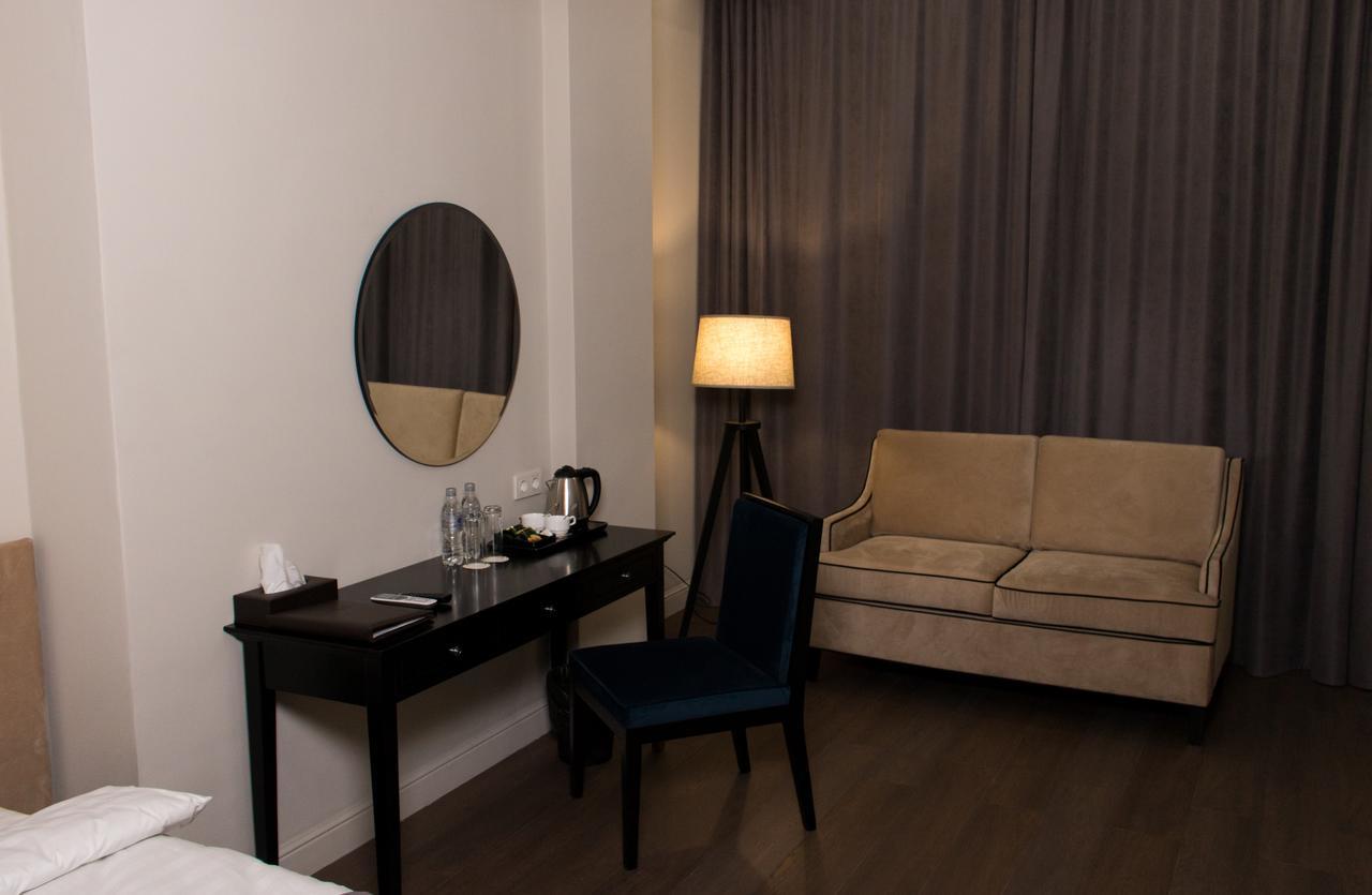 Madison Ave Hotel Bisjkek Eksteriør bilde