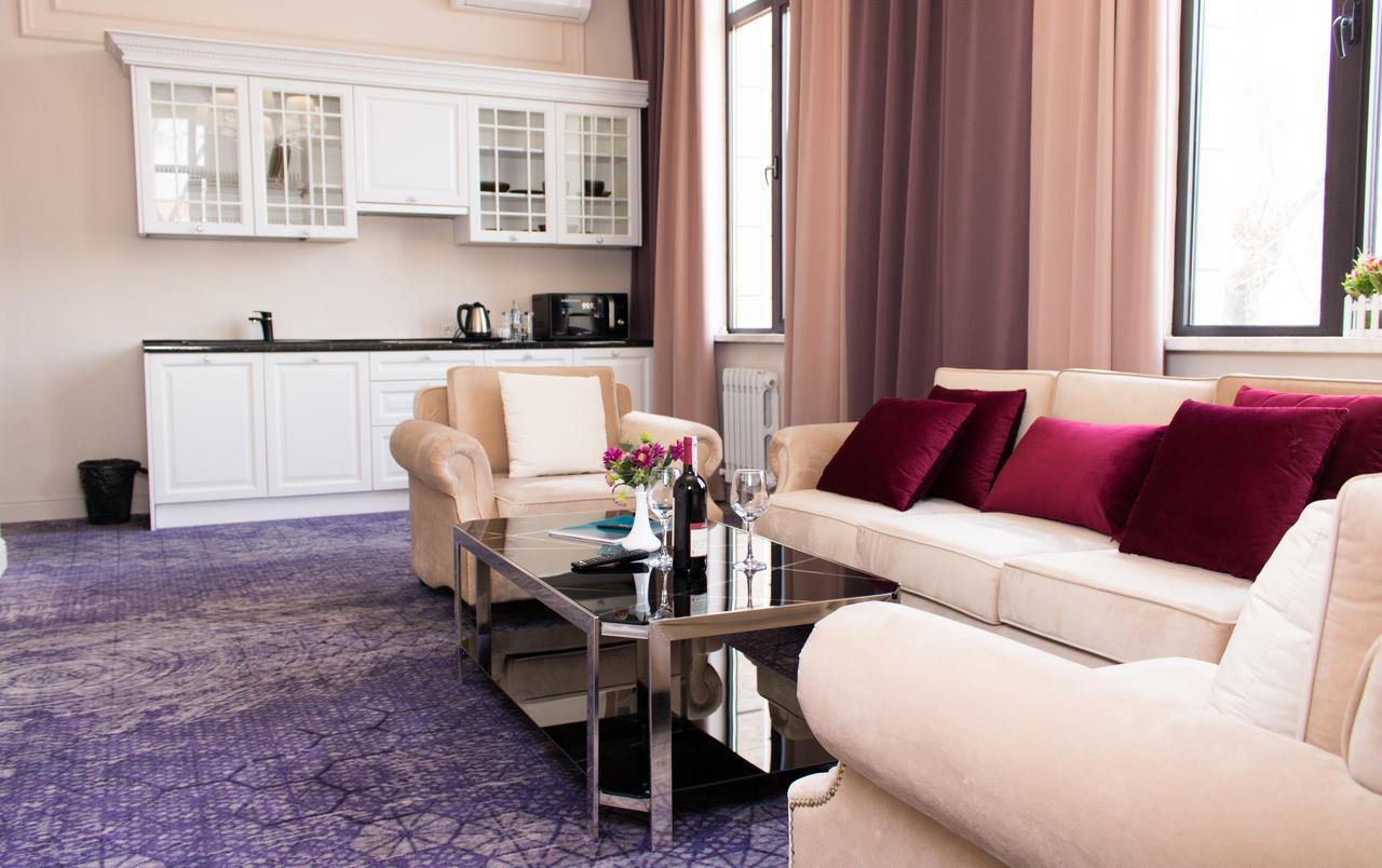 Madison Ave Hotel Bisjkek Eksteriør bilde