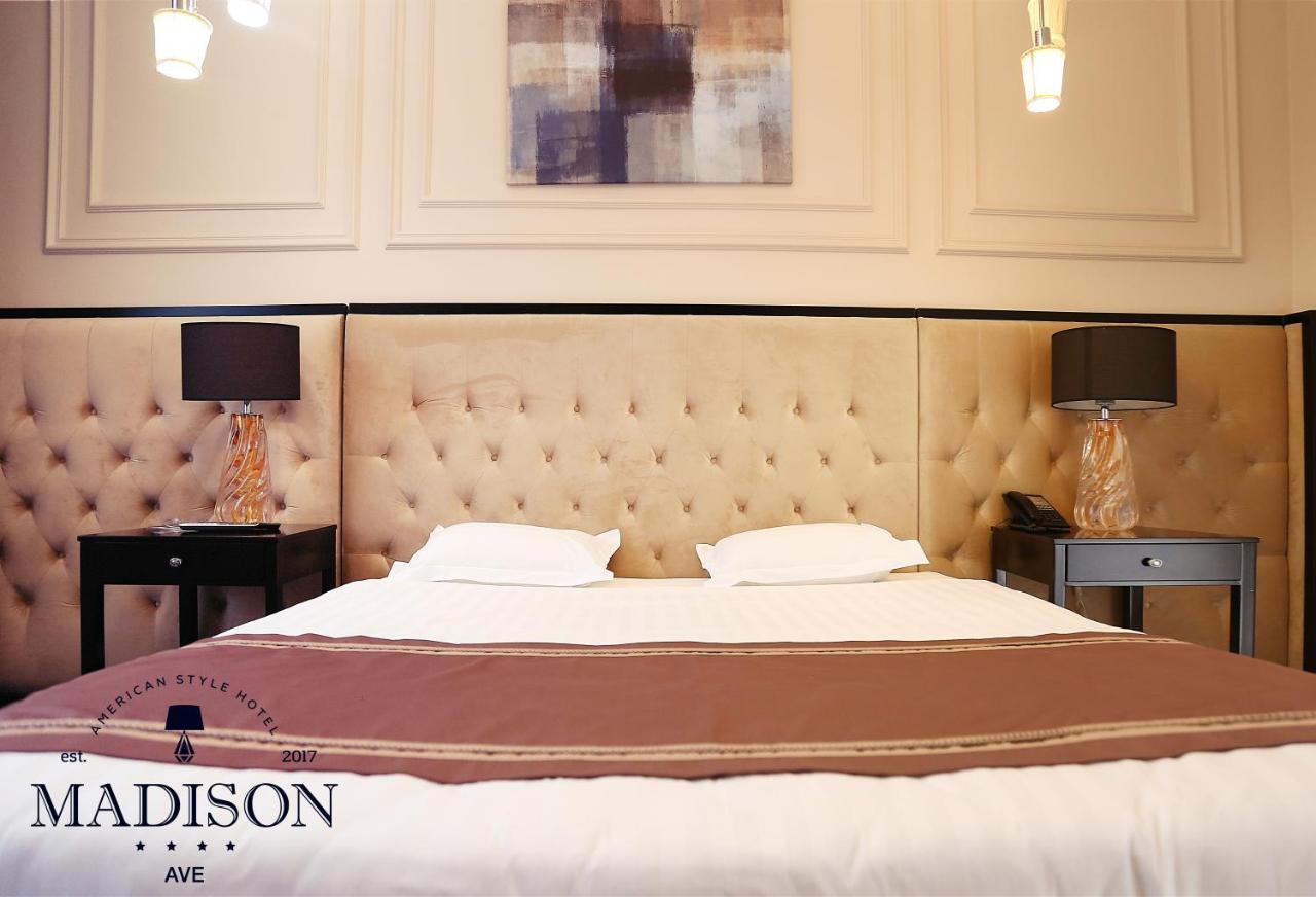 Madison Ave Hotel Bisjkek Eksteriør bilde
